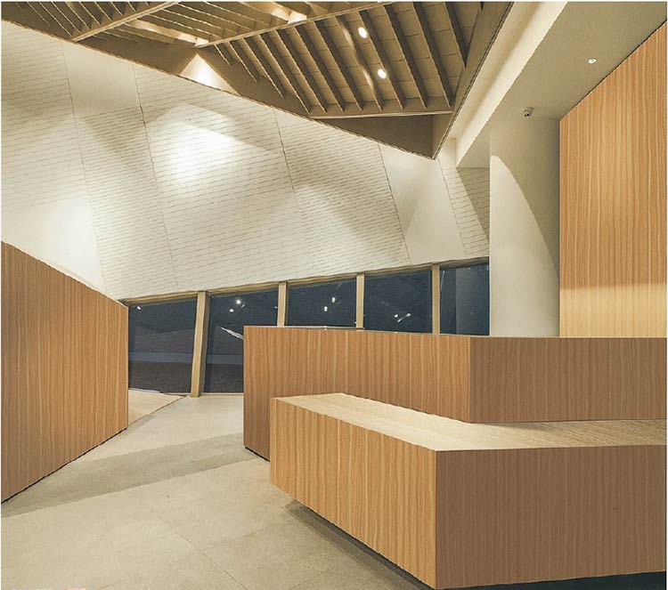 Conas is féidir le scannán PVC féinghreamaitheach do chuntar aghaidh siopa a athbheochan?